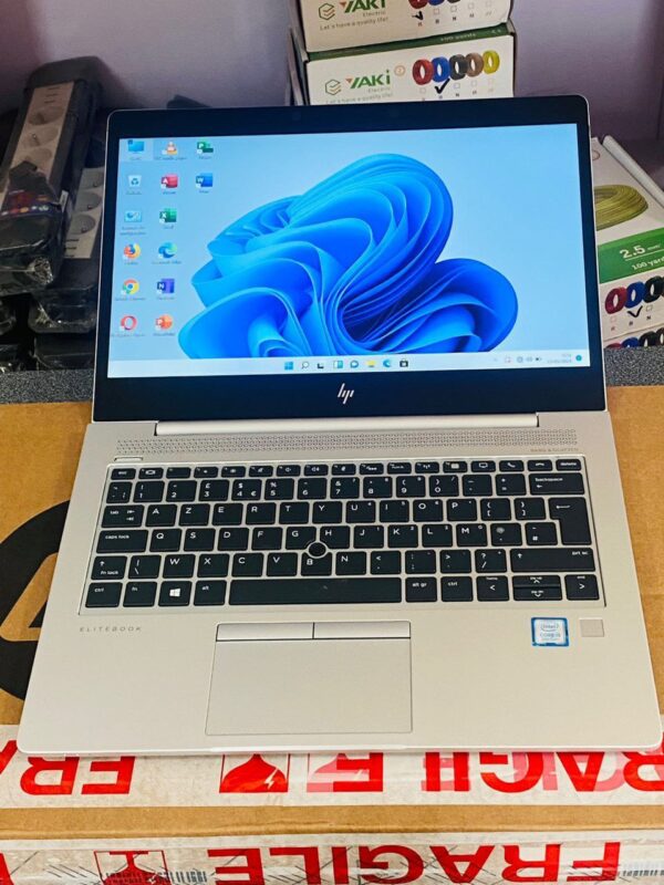 HP ELITEBOOK 830/840G5 – Image 4
